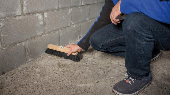 1. Préparer le support ;  mélanger le produit