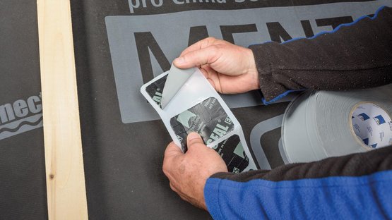 2. Détacher le patch du rouleau