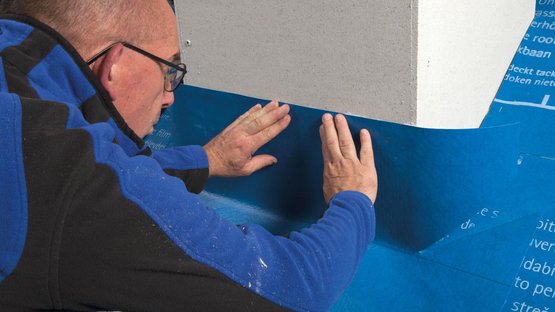 12b. Raccord aux éléments de construction sortants (ex : cheminée) - cas de toits inclinés :