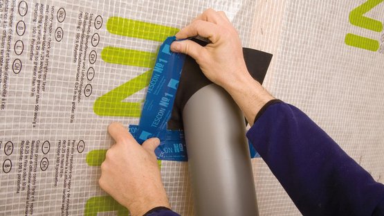 2. Collage et adhérence de la manchette