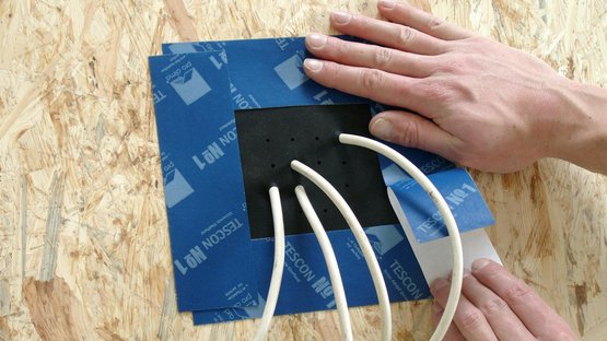 4. Coller la manchette