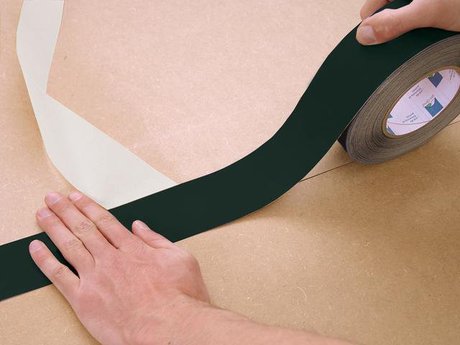 5. Collage de panneaux de sous-toiture (MDF)