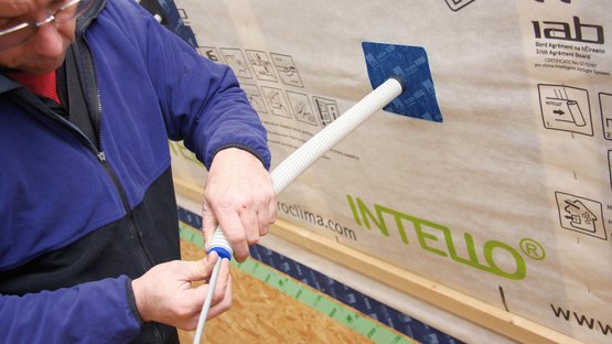 4. L’assembler avec le conduit de manière étanche à l’air