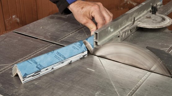 1. Coupez la cornière à la bonne longueur