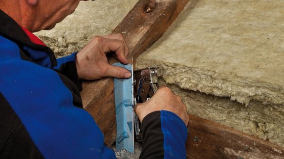 3. Agrafez la cornière