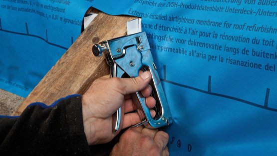 4. Fixez la membrane à la cornière