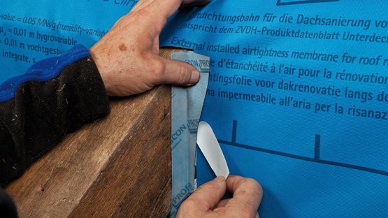 5. Collez le ruban adhésif sur la membrane