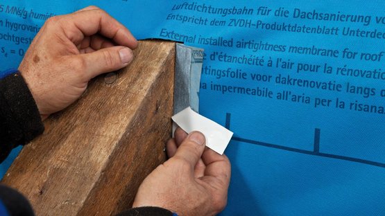 6. Collez le ruban adhésif sur le chevron