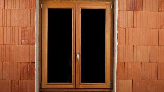 1. Fenêtre dans construction massive