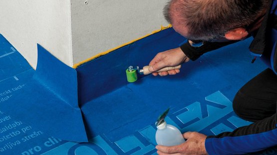 11a. Raccord aux éléments de construction sortants (p. ex. : cheminée) - cas de toits à très faible pente