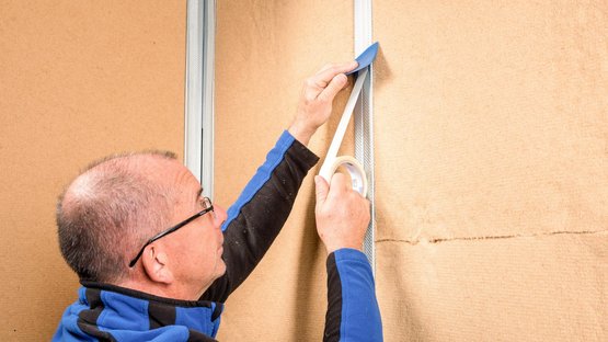 2. Fixation sur les profilés métalliques de la structure murale