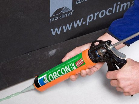 6a. Raccord à des supports rugueux ou minéraux (par exemple à la plaque de plancher)