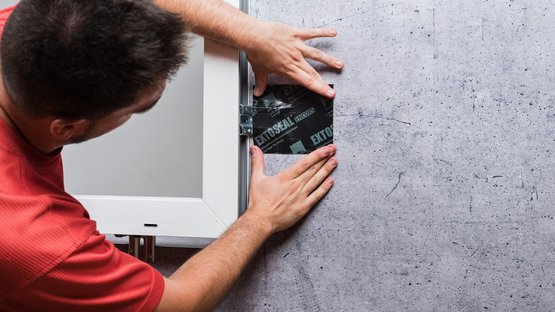 4. Coller le ruban sur les consoles