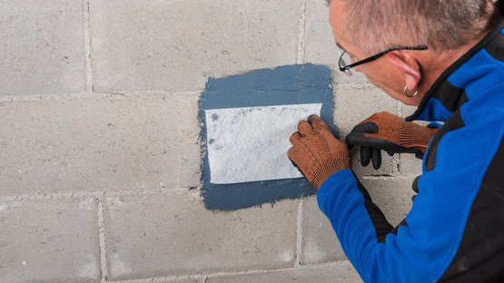 8. Apposer le non-tissé