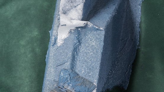 23. Recouvrir le non-tissé de produit