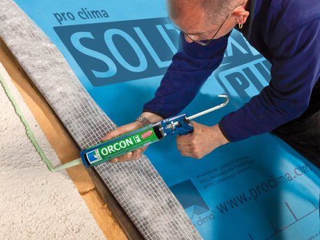 10.  Raccord à des supports rugueux et/ou minéraux