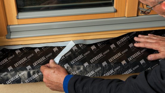 1. Coller sur le dormant