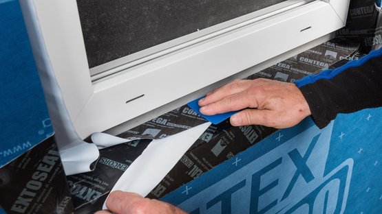 18. Réaliser le raccord intérieur et extérieur à la fenêtre