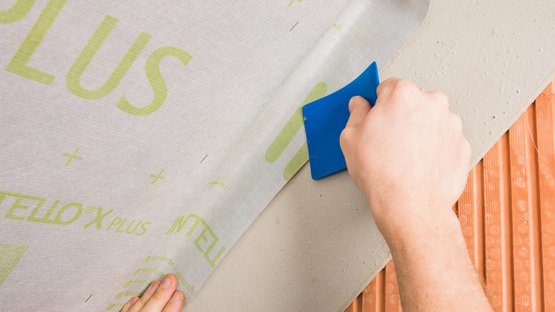 8b. Coller la membrane / maroufler le raccord pour qu’il adhère bien au support