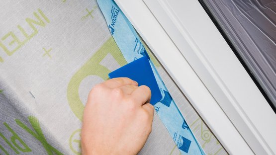 13. Coller sur la fenêtre de toit