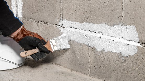 5. Boucher les fissures jusqu’à 20 mm