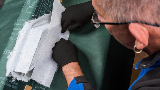 22. Apposer les bandes de non-tissé