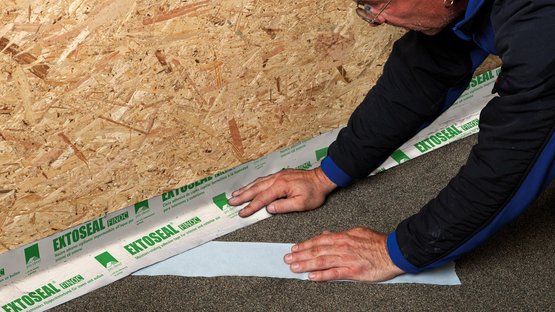 3. Coller sur le plancher