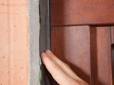 4. Poser le ruban dans la colle