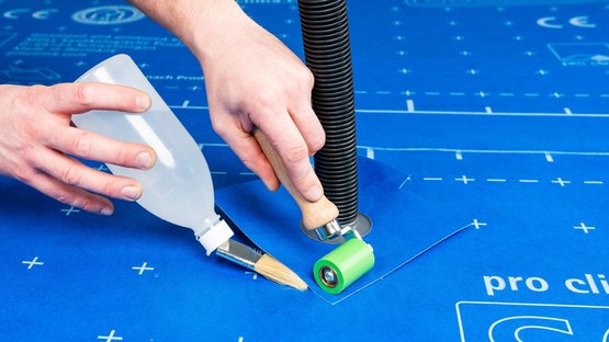 3. Souder la manchette à l’écran